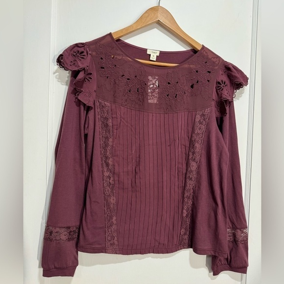 Tiny Long-Sleeve Crescent Ruffled Lace Top - Picture 2 of 10